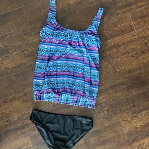 Women’s XL geometric tankini. Never worn.